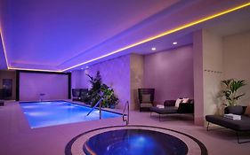 Montcalm East, Autograph Collection